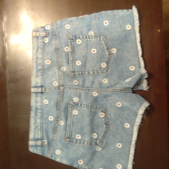 Floral print jean shorts. New with tag cat & jack - Picture 2 of 3